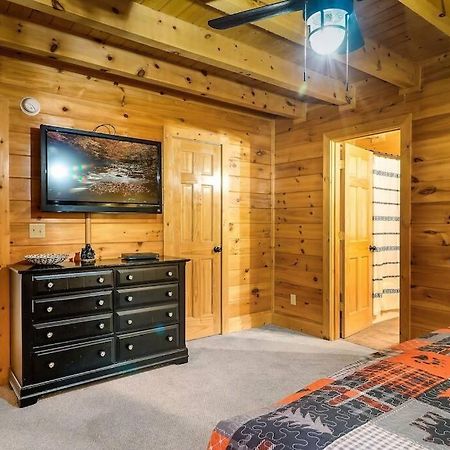 Cabin-N-Smokys! Indoor Resort Pool Views Hot Tub Game Room Сивиървил Екстериор снимка
