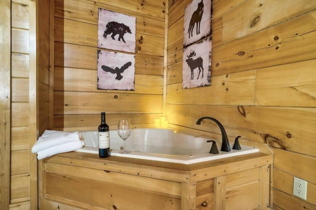 Cabin-N-Smokys! Indoor Resort Pool Views Hot Tub Game Room Сивиървил Екстериор снимка