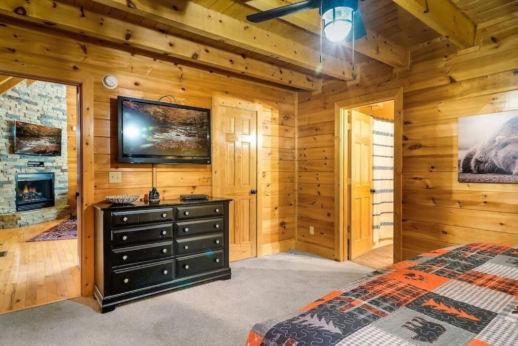 Cabin-N-Smokys! Indoor Resort Pool Views Hot Tub Game Room Сивиървил Екстериор снимка